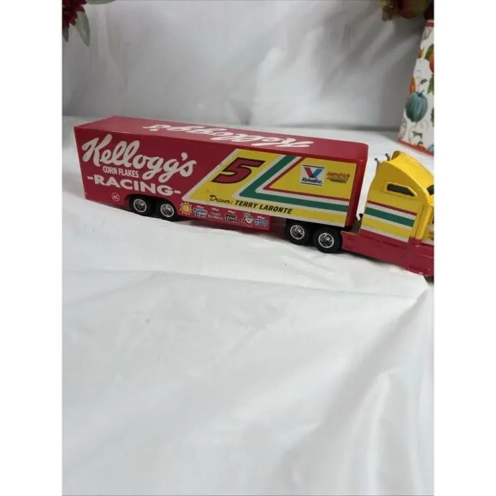 1997 Racing Champions 1:87 Micro Team Transporter NASCAR Terry Labonte Kellogg's